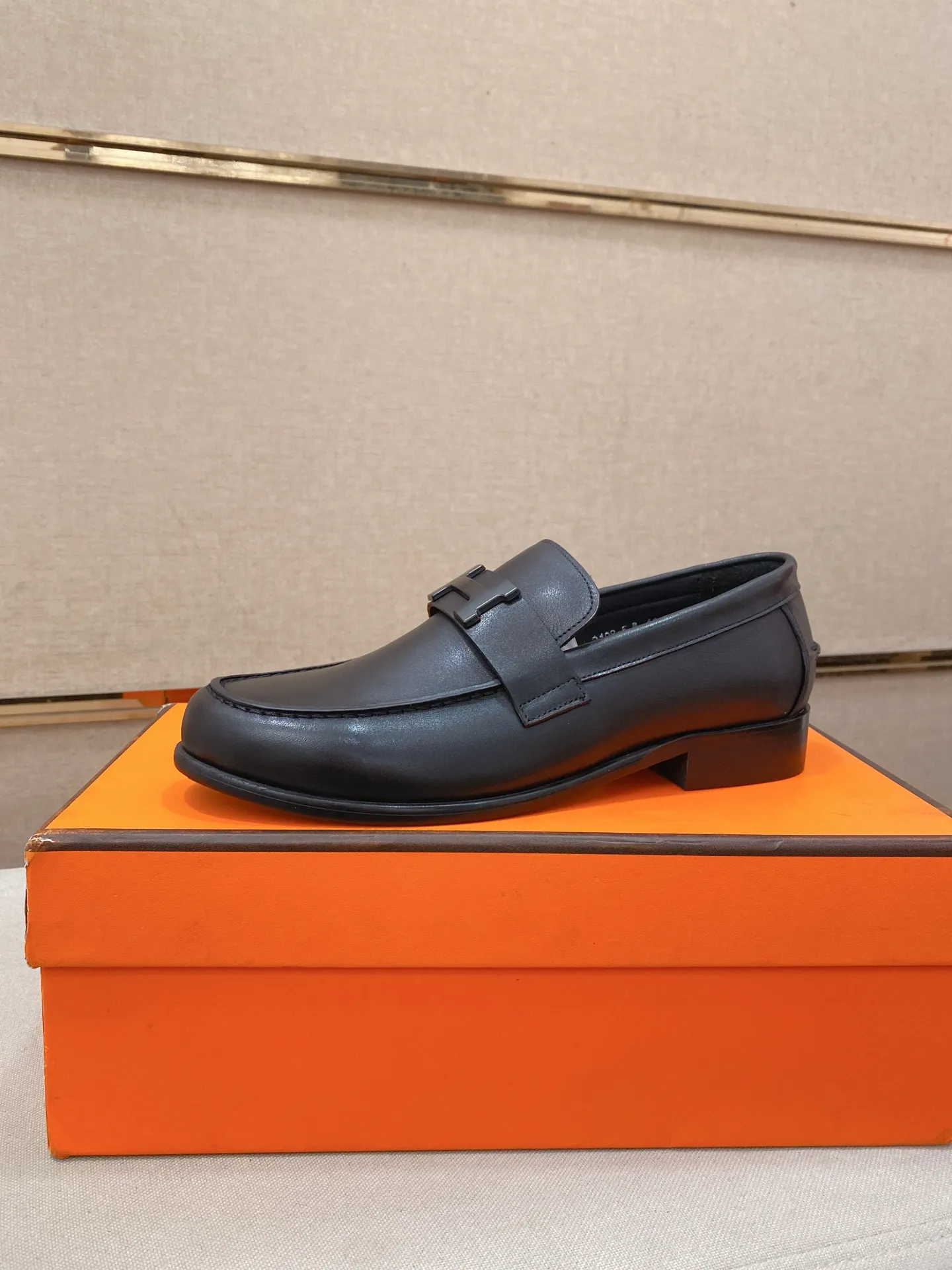 Men's shoes💰: 620💰[HERMES/Hermes]⚠️Top craftsmanship-fashionable business casual style! Pure and high quality can be compared at 1:1! Fabric: Original full-grain cowhide/Lining: Cowhide lining! The texture and comfort have been improved to another level! Rubber anti-slip bottom! Yardage: 39-44. Can be customized for 38.45.